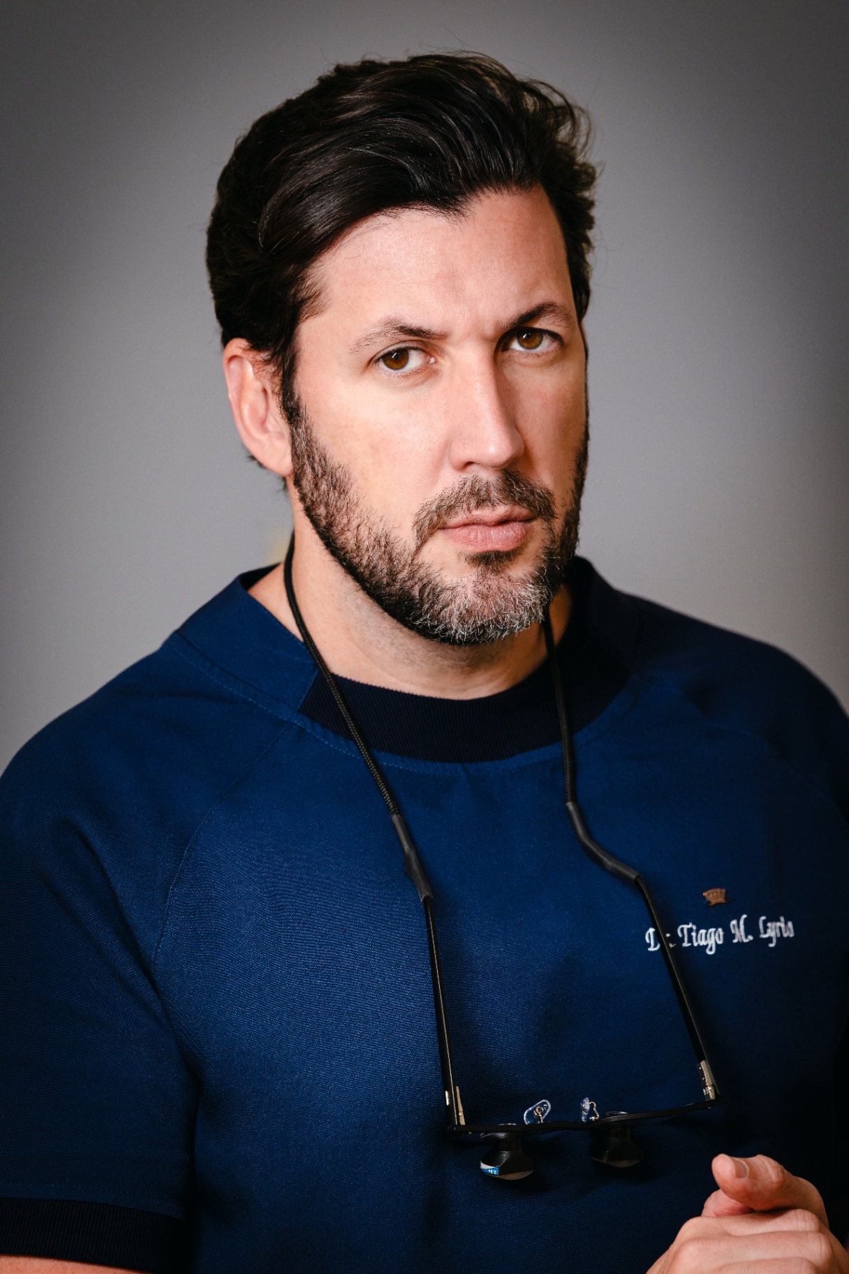 Portrait of Dr. Tiago Lyrio, Brazilian rhinoplasty specialist